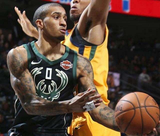 她被選中成 她被選中成