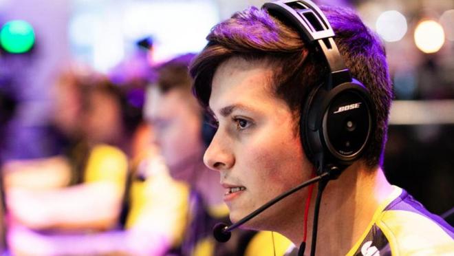 两位选手之 两位选手之