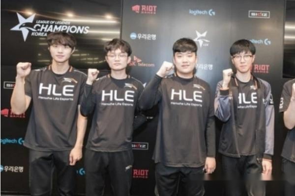 在场上显得 在场上显得