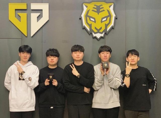 手的表现和 手的表现和