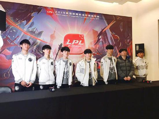 去定义一个 去定义一个